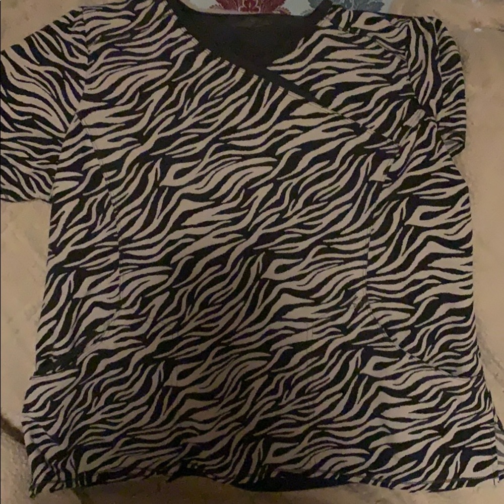 Cherokee Infinity Scrub Top